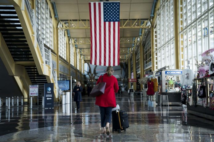 Airlines, Airports Seen Needing Costlier Revamp for Virus Era