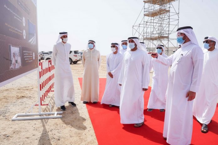 Ahmed bin Saeed witnesses installation of the Molten Salt Receiver