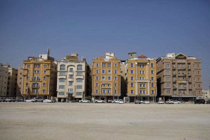 Saudis Stuck Home for Summer Burn More Oil for Air Conditioners